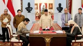 Presiden RI Prabowo Subianto  menggaet investor Qatar dalam penandatangan kesepakatan atau MoU investasi pembangunan 1 juta rumah untuk rakyat. (Facebook.com @Setkab RI)