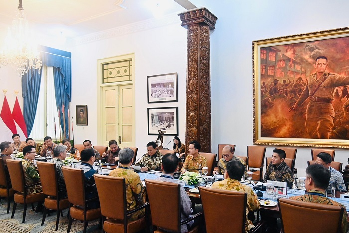 Presiden RI Prabowo Subianto menerima kunjungan para pengusaha dari grup-grup besar Korea Selatan di Istana Merdeka. (Facebook.com @Setkab RI)