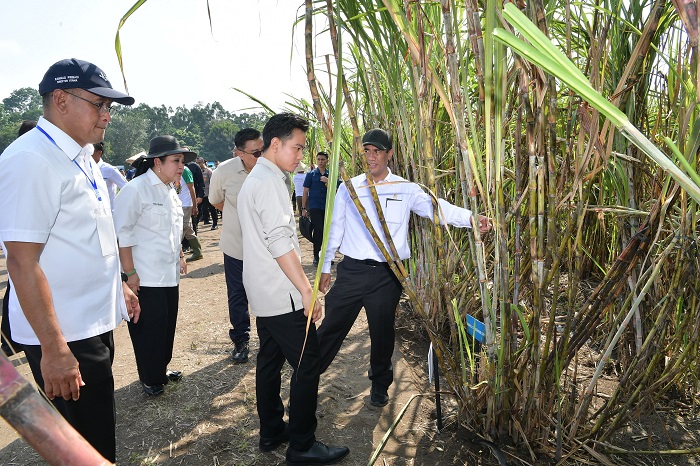 Wakil Presiden Gibran Rakabuming Raka menyampaikan mandat Presiden untuk membereskan persoalan klasik pertanian seperti pupuk, harga, hingga praktik mafia pangan. (Dok. Biro Komunikasi dan Layanan Informasi, Kementerian Pertanian)